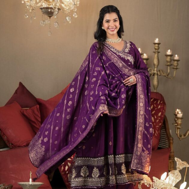 Heavy maslin fabric with handwork three-pc digital printing dupatta set